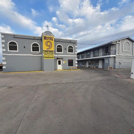 Motel 9 Laredo Exterior photo