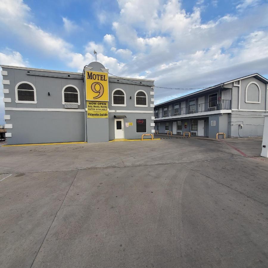 Motel 9 Laredo Exterior photo