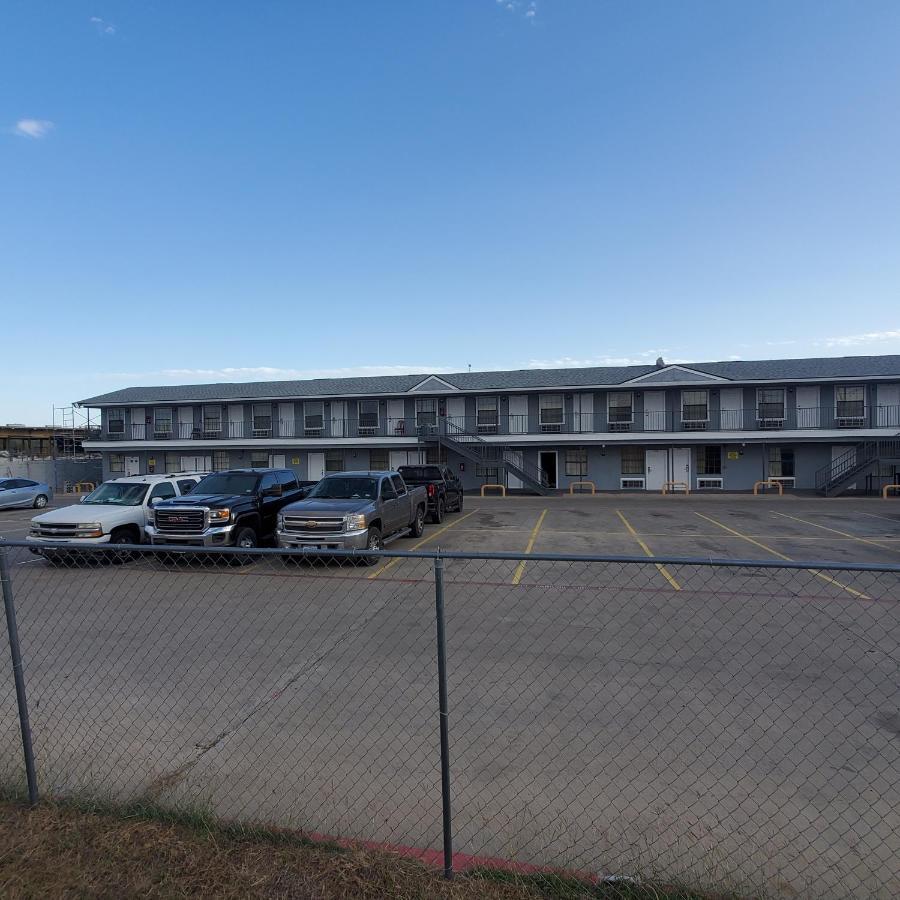 Motel 9 Laredo Exterior photo
