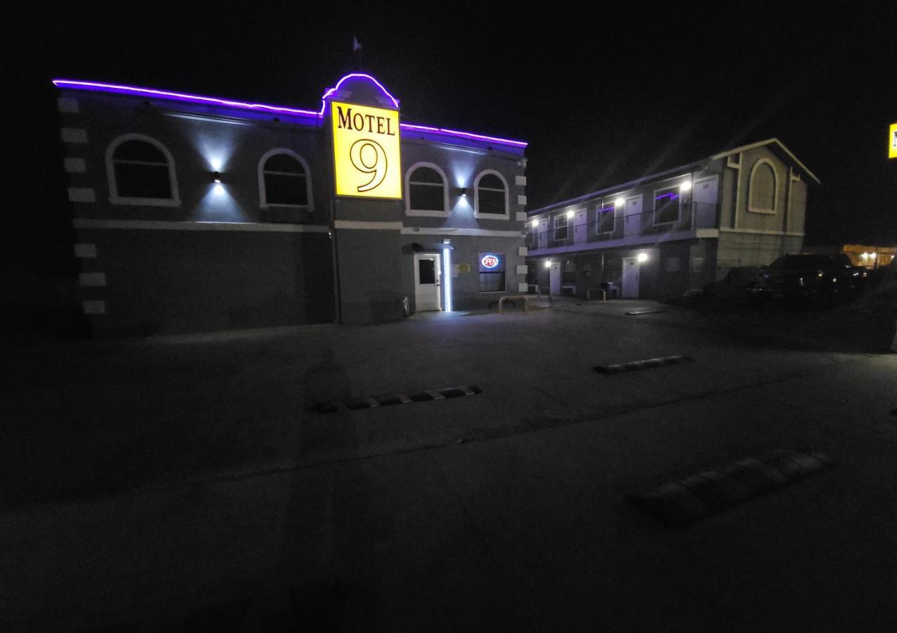 Motel 9 Laredo Exterior photo